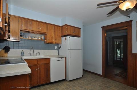 28 Warner St, Woonsocket, RI 02895 photo 4