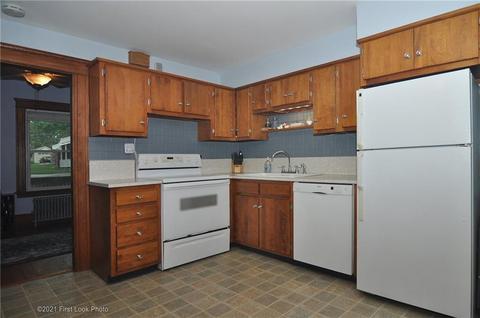 28 Warner St, Woonsocket, RI 02895 photo 6