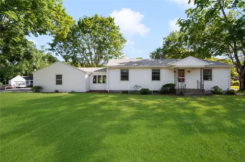 48 Circuit Dr, Warwick, RI 02889 photo 1
