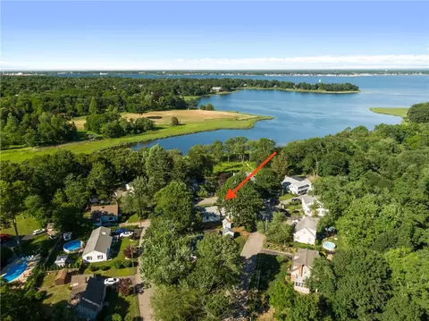 48 Circuit Dr, Warwick, RI 02889 photo 8