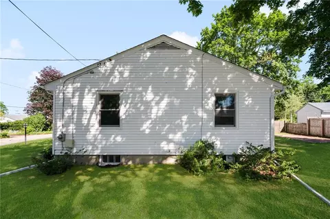 48 Circuit Dr, Warwick, RI 02889 photo 34