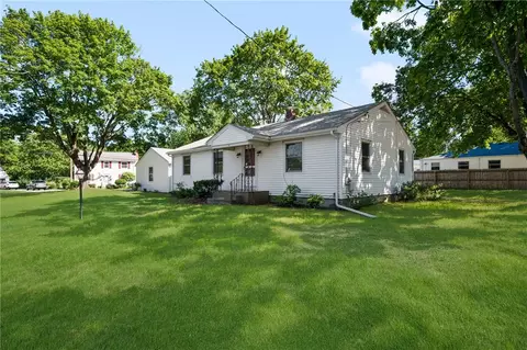 48 Circuit Dr, Warwick, RI 02889 photo 32
