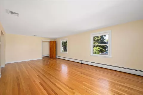 48 Circuit Dr, Warwick, RI 02889 photo 13