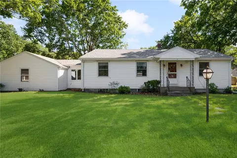48 Circuit Dr, Warwick, RI 02889 photo 4