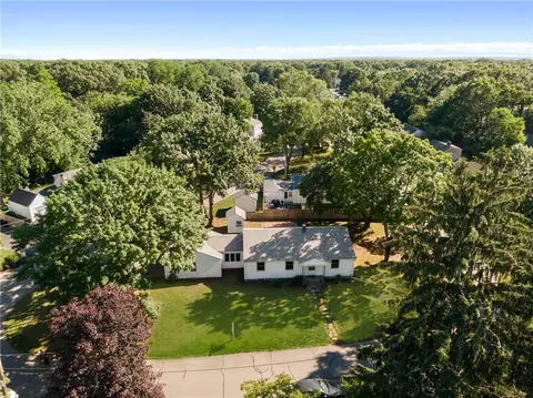48 Circuit Dr, Warwick, RI 02889 photo 2