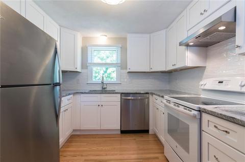 33 Grimshaw Pl, Warwick, RI 02889 photo 5