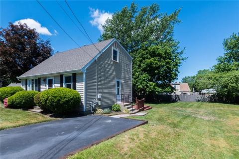 33 Grimshaw Pl, Warwick, RI 02889 photo 3