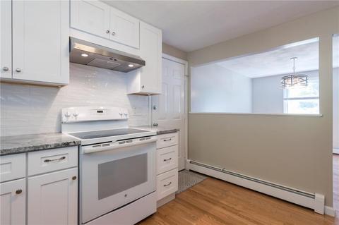 33 Grimshaw Pl, Warwick, RI 02889 photo 6