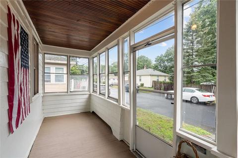 14 Fuller St, Warwick, RI 02889 photo 4