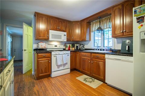 14 Bart Dr, East Providence, RI 02915 photo 3