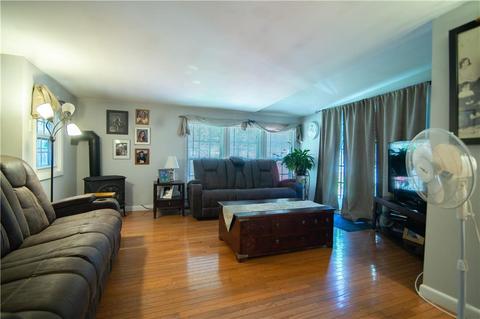 14 Bart Dr, East Providence, RI 02915 photo 2