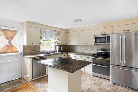 70 Sandro Dr, Warwick, RI 02886 photo 4
