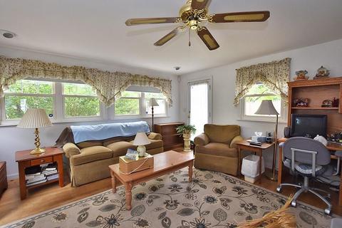 76 Aurora Dr, Warwick, RI 02889 photo 2