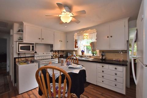 76 Aurora Dr, Warwick, RI 02889 photo 4