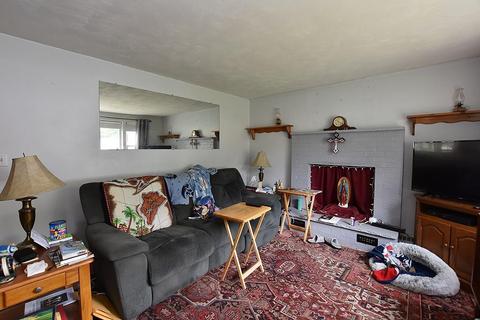 76 Aurora Dr, Warwick, RI 02889 photo 5