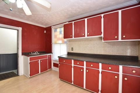 47 Prospect St, Woonsocket, RI 02895 photo 3