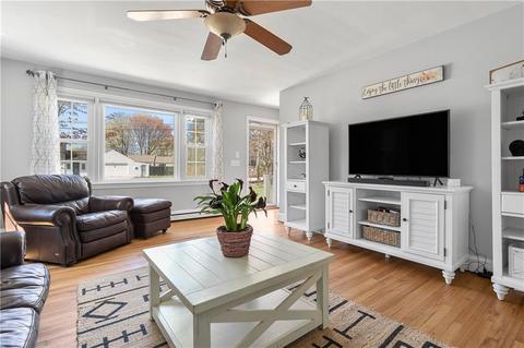 4 Quinlan Ct, Warwick, RI 02886 photo 3