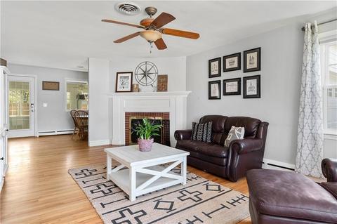 4 Quinlan Ct, Warwick, RI 02886 photo 4