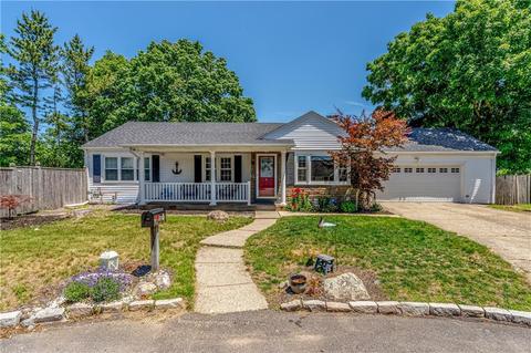4 Quinlan Ct, Warwick, RI 02886 photo 1