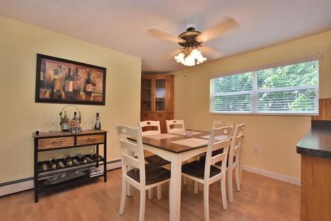 288 Aylsworth Ave, Woonsocket, RI 02895 photo 9