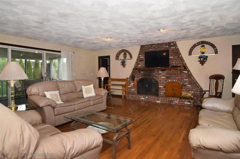 2 Beaulieu Ave, Coventry, RI 02816 photo 2