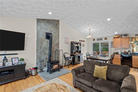 6 Lees Ln, Glocester, RI 02814 photo 7
