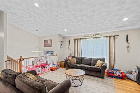 6 Lees Ln, Glocester, RI 02814 photo 9