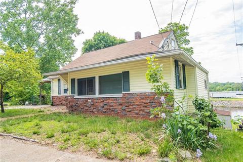 245 Sayles St, Woonsocket, RI 02895 photo 5
