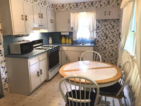 148 Pine Crest Dr, Woonsocket, RI 02895 photo 3