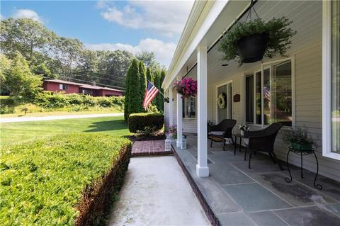 30 Forrestal Dr, Westerly, RI 02891 photo 2