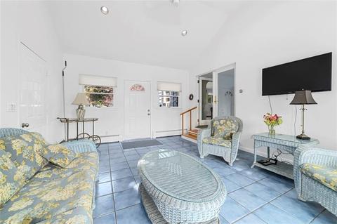 226 Payton Ave, Warwick, RI 02889 photo 10