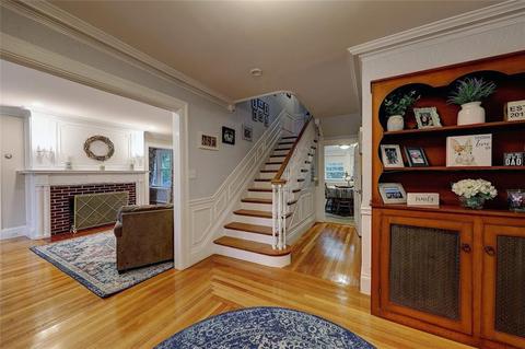 92 Oakley Rd, Woonsocket, RI 02895 photo 2