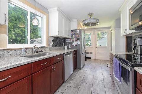 147 Lancaster Ave, Warwick, RI 02886 photo 3