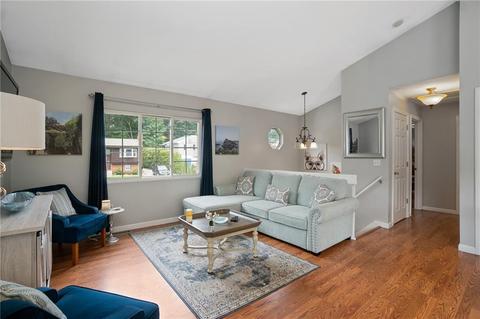 159 Mohawk Trl, Cranston, RI 02921 photo 4