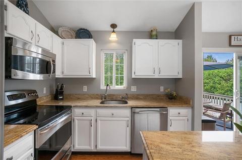 159 Mohawk Trl, Cranston, RI 02921 photo 7