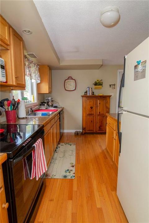 4 Lorraine Rd, Westerly, RI 02891 photo 9