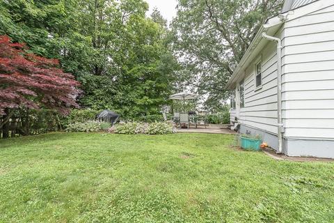 25 Moore St, Woonsocket, RI 02895 photo 4