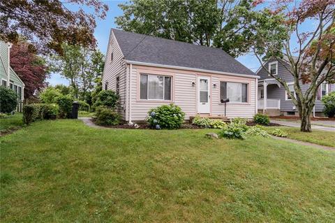240 3rd Ave, Warwick, RI 02888 photo 1