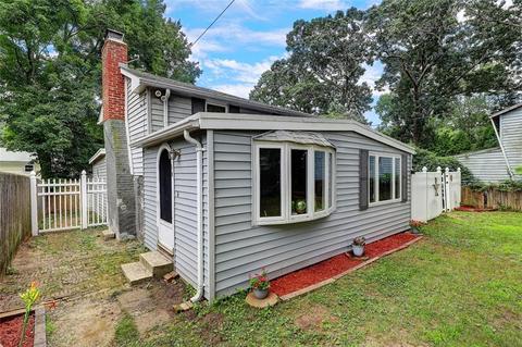 182 Haswill St, Warwick, RI 02889 photo 2