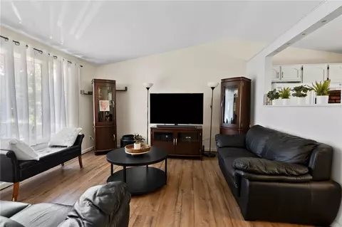 99 Marshall Ave, Warwick, RI 02886 photo 2