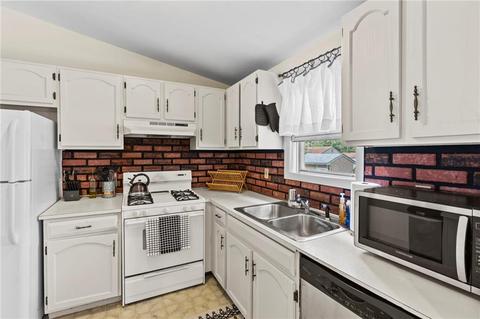 99 Marshall Ave, Warwick, RI 02886 photo 8