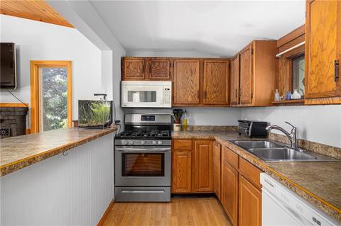 86 E Shore Dr, Coventry, RI 02816 photo 4