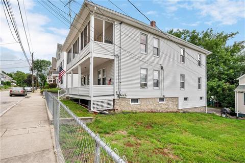 36 Summit St, Woonsocket, RI 02895 photo 3