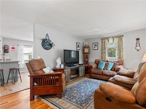 38 Hillcrest Ave, Warwick, RI 02889 photo 4