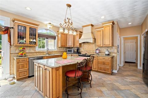 8 Emerald Dr, Hope, RI 02831 photo 17
