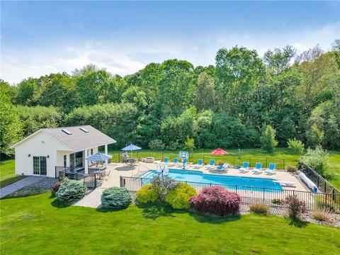 8 Emerald Dr, Hope, RI 02831 photo 7