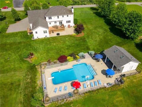 8 Emerald Dr, Hope, RI 02831 photo 6