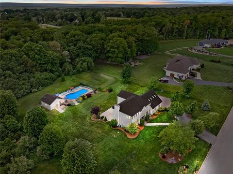 8 Emerald Dr, Hope, RI 02831 photo 1