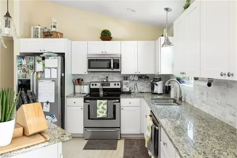 11 Criterion Ave, Warwick, RI 02889 photo 4