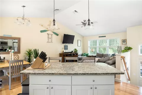 11 Criterion Ave, Warwick, RI 02889 photo 5